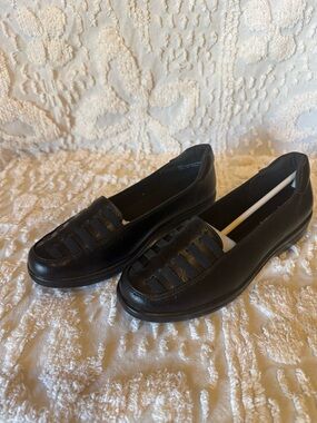easy street Black Slip-On Women's Loafers #582